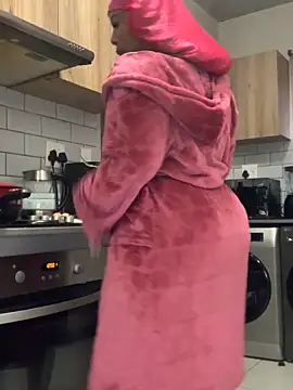 Snapshot of CurvyDesire1 chatting on October 21, 4:24 am CurvyDesire1 online show from October 21, 4:24 am