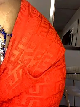 Snapshot of CurvyDesire1 chatting on October 29, 9:44 am CurvyDesire1 online show from October 29, 9:44 am