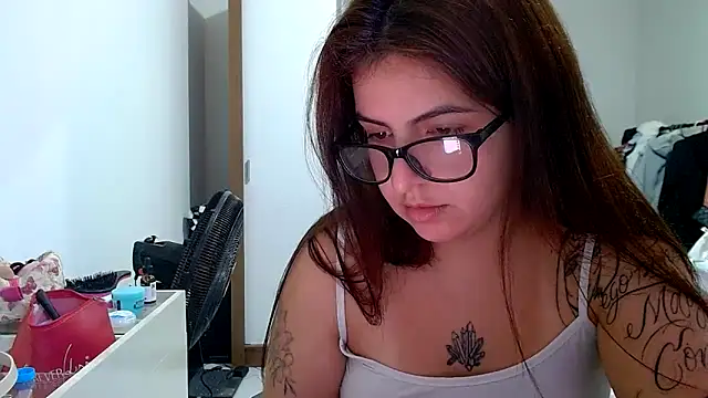 Snapshot of chelbyy chatting on November 11, 5:02 pm chelbyy online show from November 11, 5:02 pm