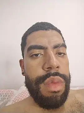 Snapshot of Aroon_Stonne chatting on December 16, 4:17 am Aroon Stonne online show from December 16, 4:17 am