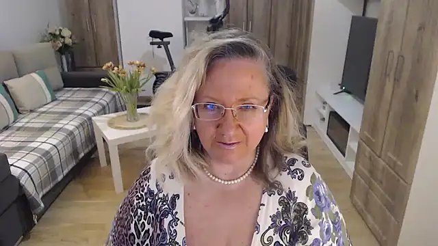 Raisshy online show from March 9, 3:38 pm