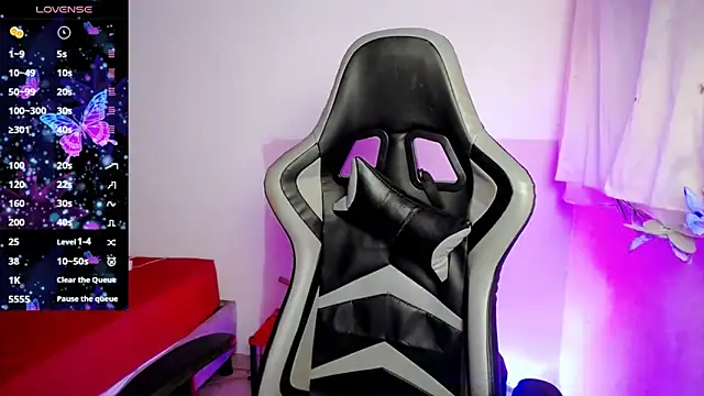 ninatiny online show from January 8, 9:32 am