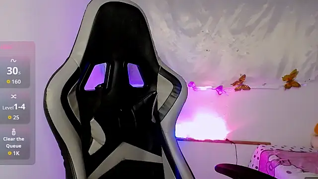 ninatiny online show from November 15, 8:55 am