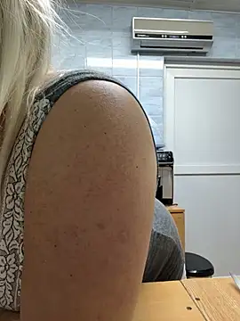 Snapshot of SabinaSweety chatting on December 4, 12:36 pm SabinaSweety online show from December 4, 12:36 pm