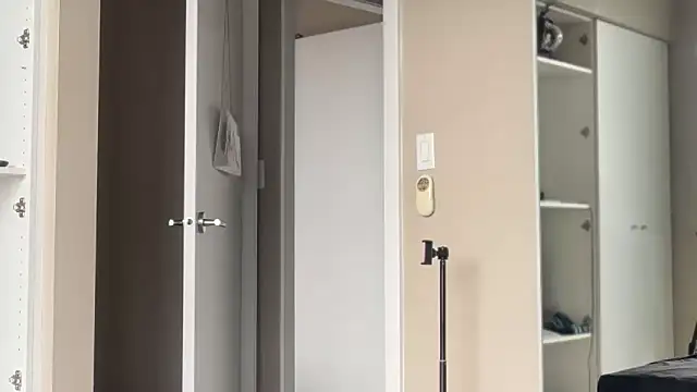 MikyFoxx online show from September 25, 9:29 pm