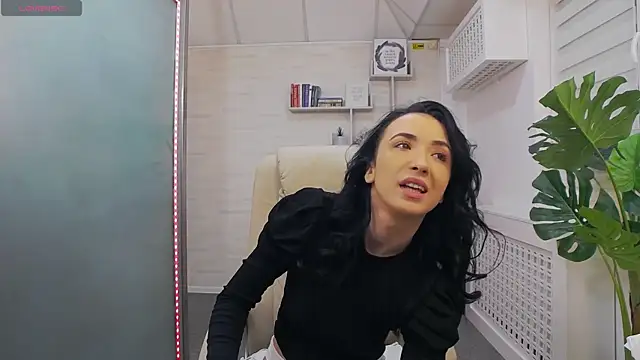 Snapshot of GlamKate chatting on March 2, 6:37 am GlamKate online show from March 2, 6:37 am