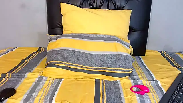 YoungRose18 online show from February 28, 11:47 am