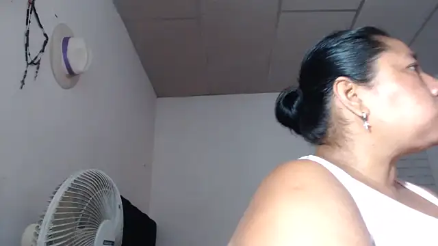 Snapshot of adrixxx38 chatting on December 3, 1:42 pm adrixxx38 online show from December 3, 1:42 pm