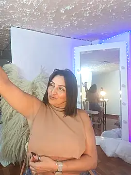 Snapshot of zullyxhot chatting on November 9, 9:57 pm zullyxhot online show from November 9, 9:57 pm