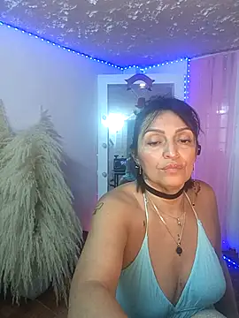 Snapshot of zullyxhot chatting on December 13, 8:58 pm zullyxhot online show from December 13, 8:58 pm