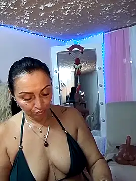 Snapshot of zullyxhot chatting on December 19, 9:22 pm zullyxhot online show from December 19, 9:22 pm