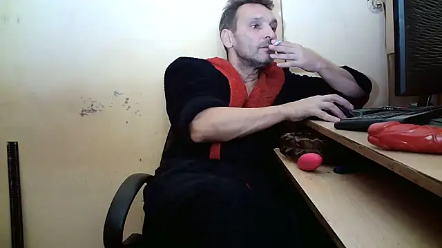 Snapshot of dundyFocus chatting on October 16, 2:29 pm dundyFocus online show from October 16, 2:29 pm