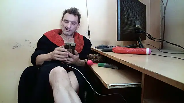 Snapshot of dundyFocus chatting on October 31, 1:01 pm dundyFocus online show from October 31, 1:01 pm