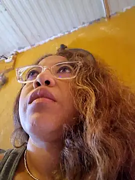 Snapshot of mila38 chatting on November 12, 9:21 am mila38 online show from November 12, 9:21 am