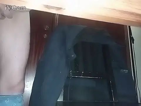 Snapshot of Bigdick666cm chatting on December 10, 2:05 am Bigdick666cm online show from December 10, 2:05 am