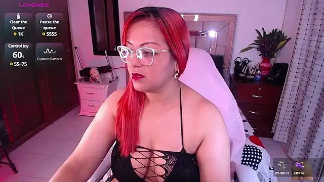 Snapshot of salomecastro_ chatting on March 7, 3:08 am salomecastro online show from March 7, 3:08 am