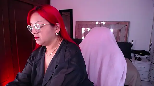 Snapshot of salomecastro_ chatting on October 13, 3:28 am salomecastro online show from October 13, 3:28 am