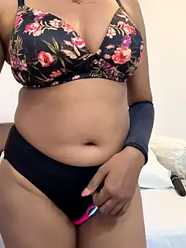 Snapshot of angelwavy chatting on November 15, 12:30 am angelwavy online show from November 15, 12:30 am