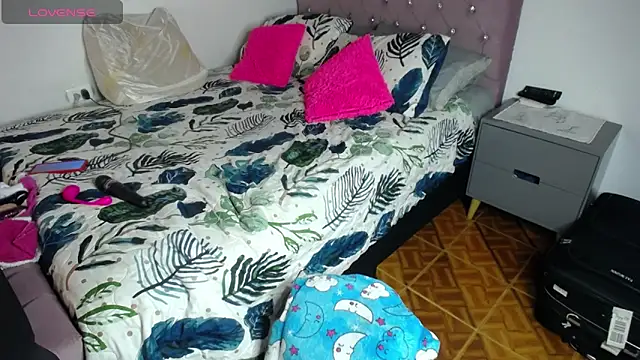 cristin doll  online show from January 17, 9:17 pm