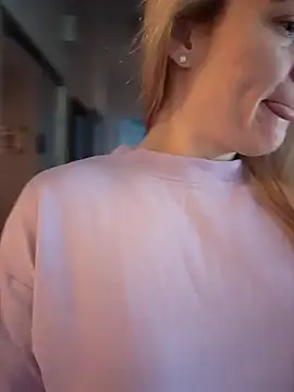 HollyTattoo online show from December 3, 1:10 pm