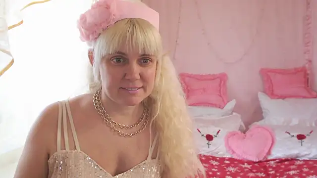 SunnySylvia online show from February 9, 8:44 am