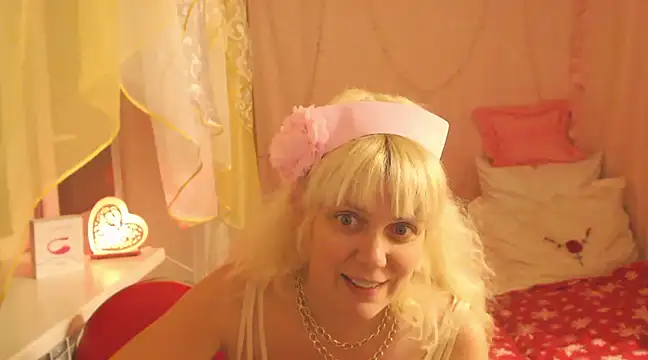 SunnySylvia online show from February 9, 4:18 pm