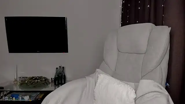 SeasonalSomeone online show from December 19, 8:13 pm