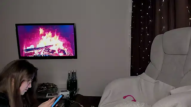 SeasonalSomeone online show from February 8, 4:57 pm