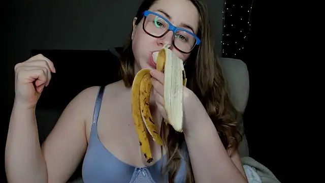 Snapshot of SeasonalSomeone chatting on December 21, 9:55 pm SeasonalSomeone online show from December 21, 9:55 pm