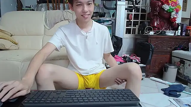 Snapshot of andrewooi chatting on December 15, 12:06 pm andrewooi online show from December 15, 12:06 pm