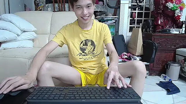 Snapshot of andrewooi chatting on December 22, 11:44 am andrewooi online show from December 22, 11:44 am