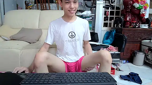 Snapshot of andrewooi chatting on January 4, 5:37 am andrewooi online show from January 4, 5:37 am