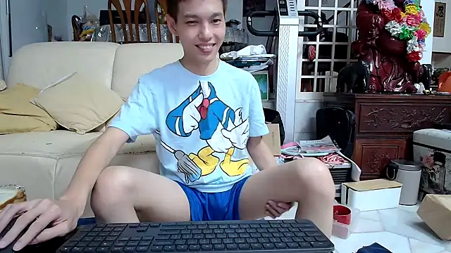 Snapshot of andrewooi chatting on January 16, 12:31 pm andrewooi online show from January 16, 12:31 pm