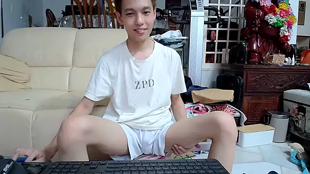 Snapshot of andrewooi chatting on January 24, 1:57 pm andrewooi online show from January 24, 1:57 pm