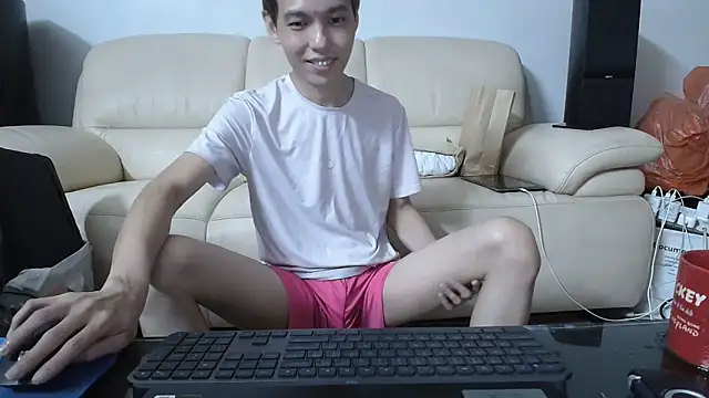 Snapshot of andrewooi chatting on February 5, 10:22 pm andrewooi online show from February 5, 10:22 pm