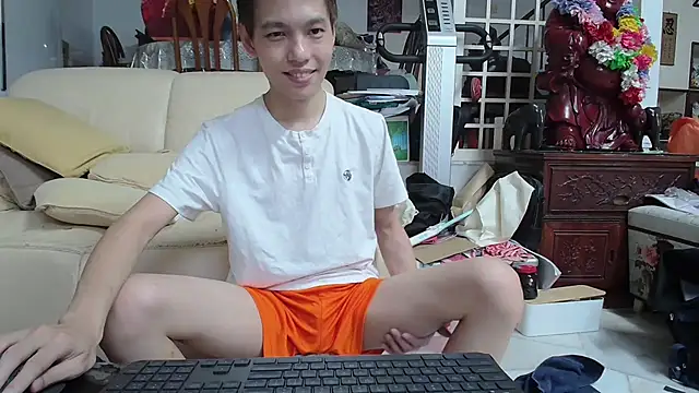 Snapshot of andrewooi chatting on February 15, 9:05 am andrewooi online show from February 15, 9:05 am