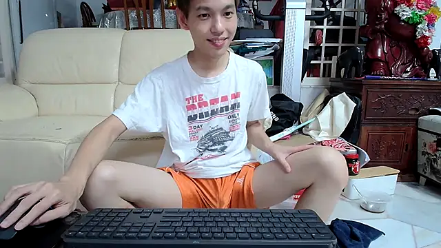 Snapshot of andrewooi chatting on February 16, 4:21 pm andrewooi online show from February 16, 4:21 pm