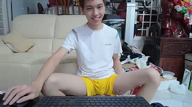 Snapshot of andrewooi chatting on February 17, 4:15 pm andrewooi online show from February 17, 4:15 pm