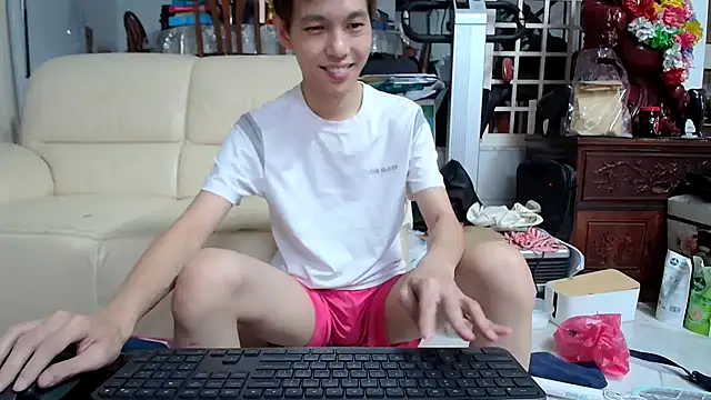 Snapshot of andrewooi chatting on March 1, 7:41 am andrewooi online show from March 1, 7:41 am