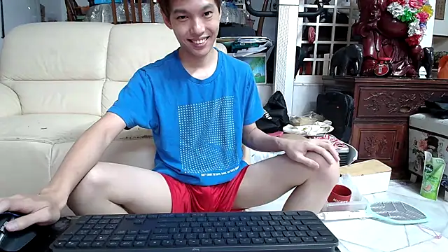 Snapshot of andrewooi chatting on March 5, 9:04 pm andrewooi online show from March 5, 9:04 pm