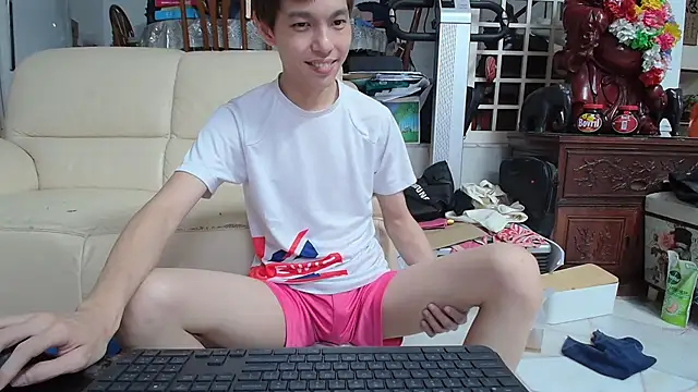 Snapshot of andrewooi chatting on March 12, 6:44 pm andrewooi online show from March 12, 6:44 pm