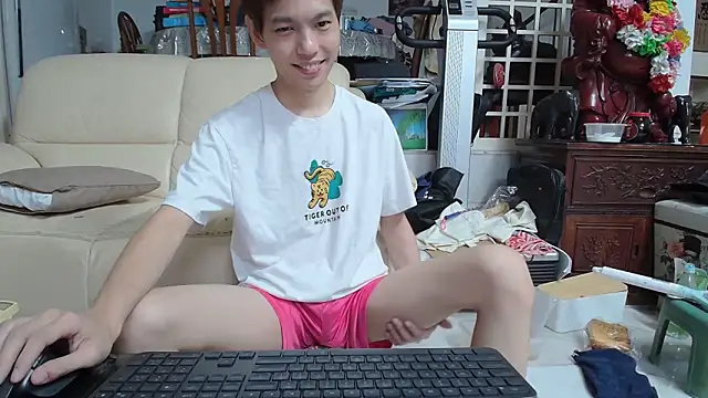 Snapshot of andrewooi chatting on March 20, 5:47 pm andrewooi online show from March 20, 5:47 pm