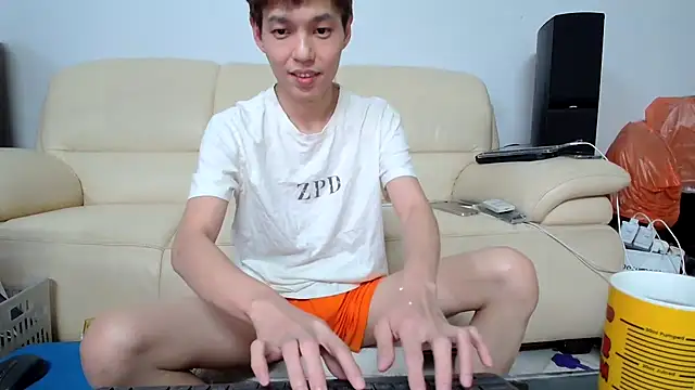 Snapshot of andrewooi chatting on October 12, 10:47 am andrewooi online show from October 12, 10:47 am