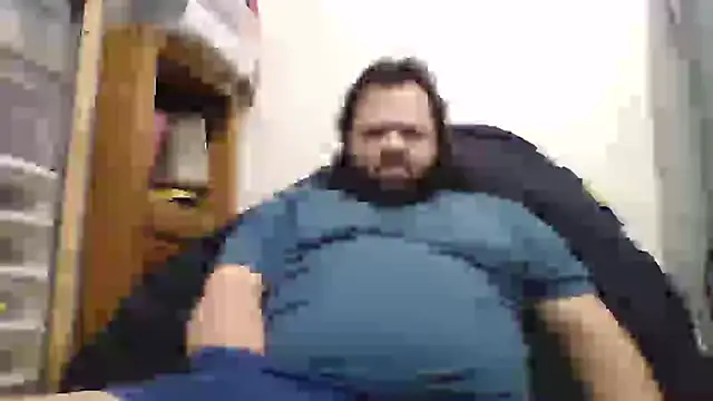 Snapshot of Strongbutgentle36 chatting on February 18, 5:53 am Strongbutgentle36 online show from February 18, 5:53 am