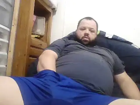 Snapshot of Strongbutgentle36 chatting on March 9, 6:17 am Strongbutgentle36 online show from March 9, 6:17 am