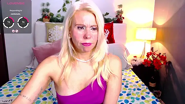 Luci evans online show from December 19, 10:32 pm