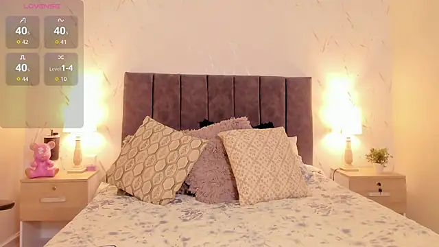 Luci evans online show from November 9, 5:44 pm