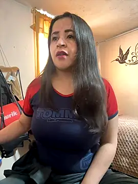 Snapshot of latinfemale chatting on October 17, 8:33 pm latinfemale online show from October 17, 8:33 pm