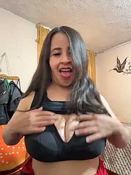 latinfemale online show from December 17, 9:43 pm