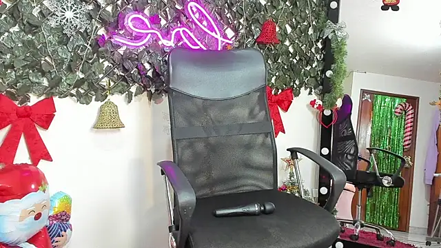 DestinyHills online show from December 18, 3:18 pm